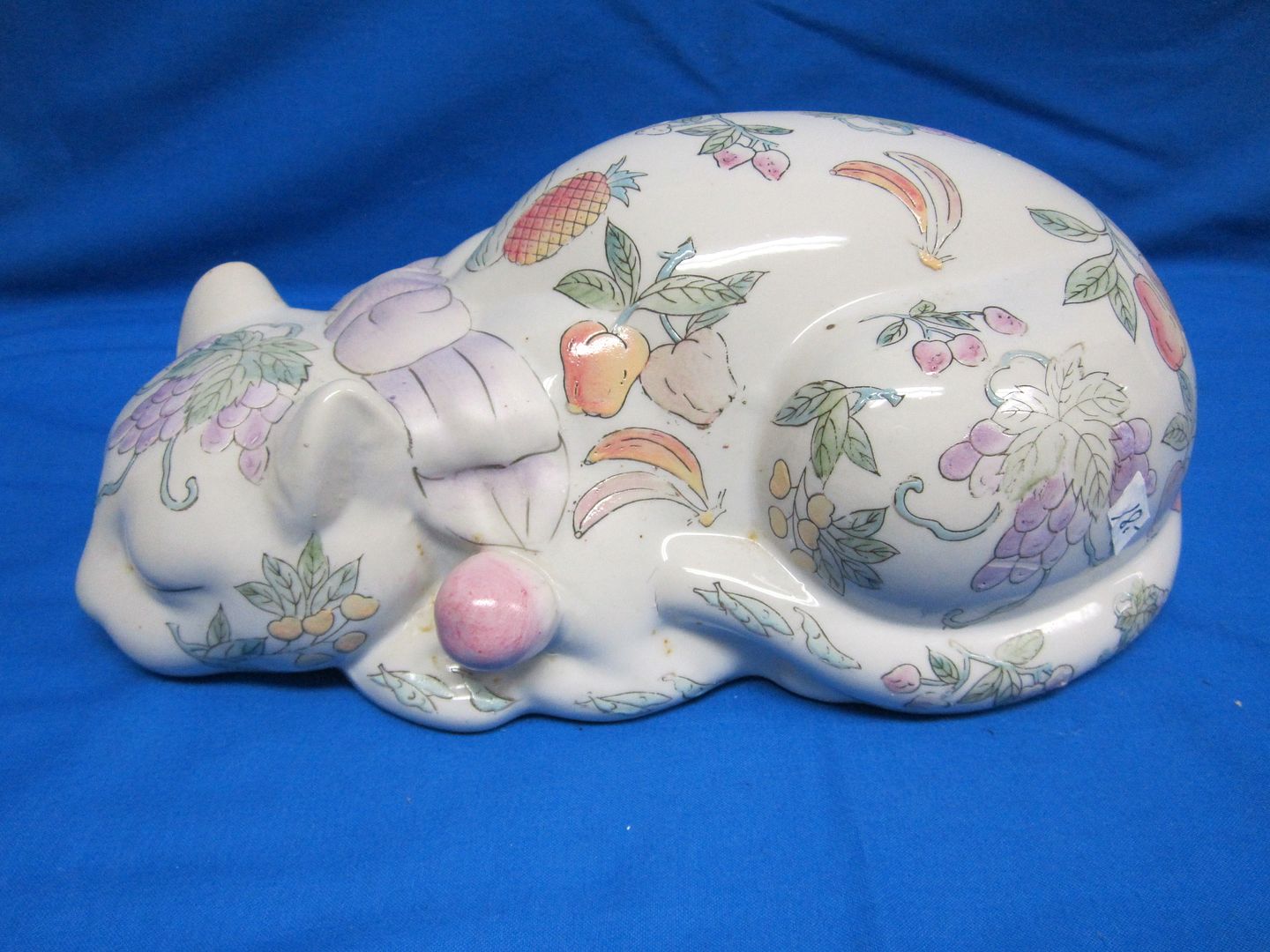 SLEEPING CERAMIC CAT MADE IN CHINA HAND PAINTED WITH FRUIT DETAIL 9½