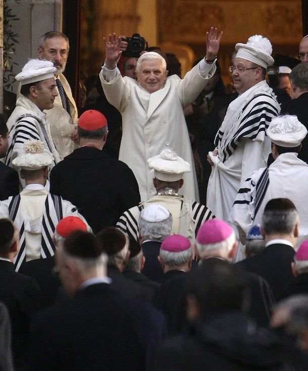 17. in an essay on man pope says that man is (1 point) 17. in an essay on man pope says that man is (1 point)