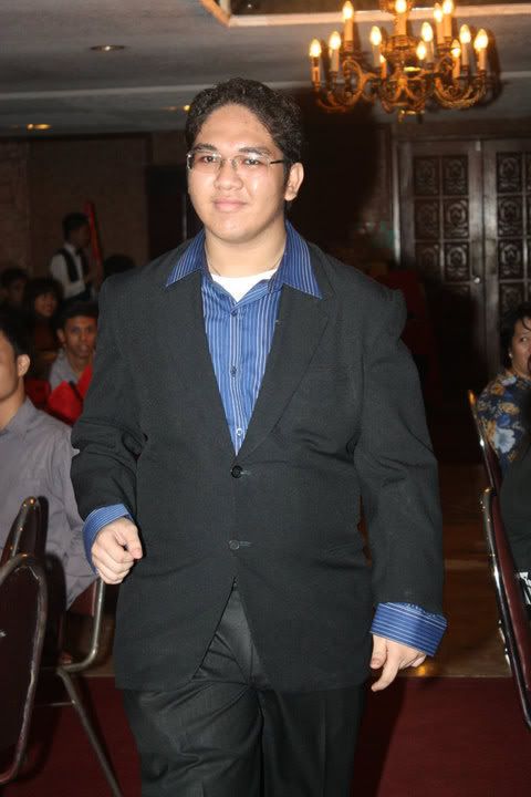http://i30.photobucket.com/albums/c305/sweet_chin/47852_123296061053856_100001203895489_157033_5349814_n.jpg
