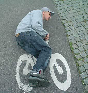 http://i30.photobucket.com/albums/c305/sweet_chin/fun%20stuff/bike2.jpg