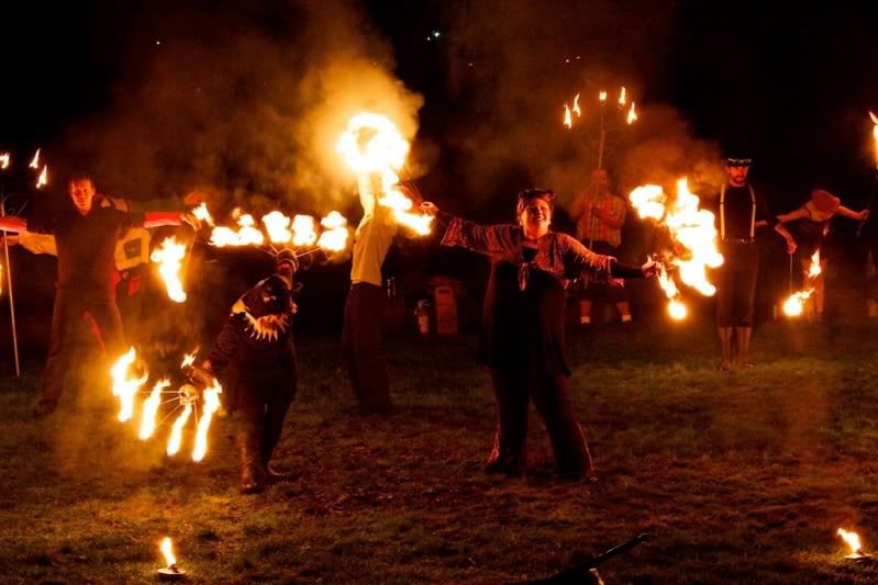 IMAGE: http://i30.photobucket.com/albums/c307/hawaiibg/2012/LightWaterDrums/file-20.jpg