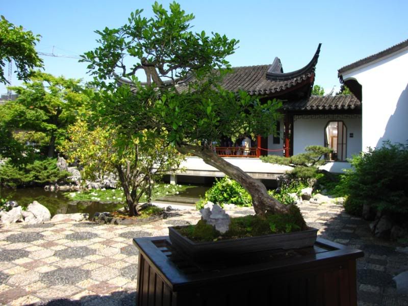 IMAGE: http://i30.photobucket.com/albums/c307/hawaiibg/Anniversary%20Weekend%2009/IMG_0070-1.jpg