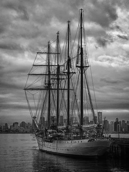 IMAGE: http://i30.photobucket.com/albums/c307/hawaiibg/Aug%202011/file.jpg