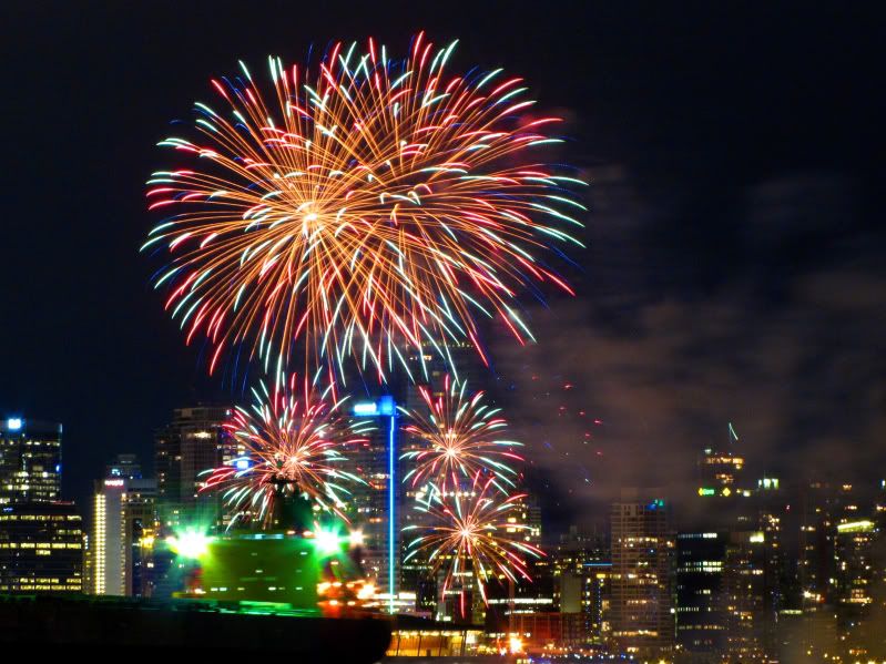 IMAGE: http://i30.photobucket.com/albums/c307/hawaiibg/Canada%20Day%202010/2010-07-01-12.jpg