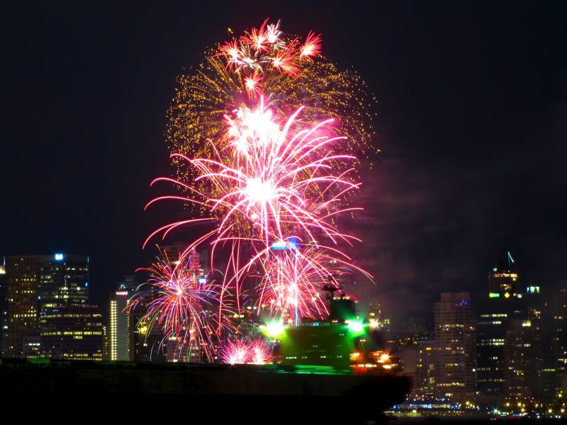 IMAGE: http://i30.photobucket.com/albums/c307/hawaiibg/Canada%20Day%202010/2010-07-01-8.jpg