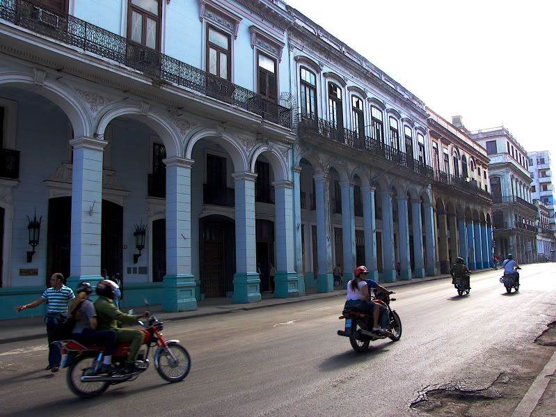 IMAGE: http://i30.photobucket.com/albums/c307/hawaiibg/Cuba/Cuba09-K209.jpg