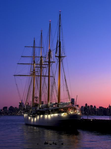 IMAGE: http://i30.photobucket.com/albums/c307/hawaiibg/Esmeralda/file-20.jpg