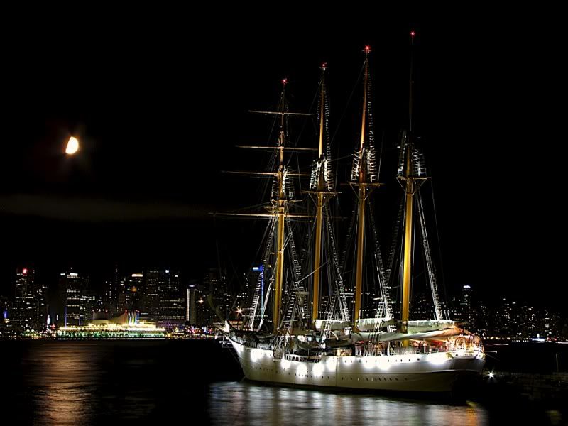 IMAGE: http://i30.photobucket.com/albums/c307/hawaiibg/Esmeralda/file-22-1.jpg