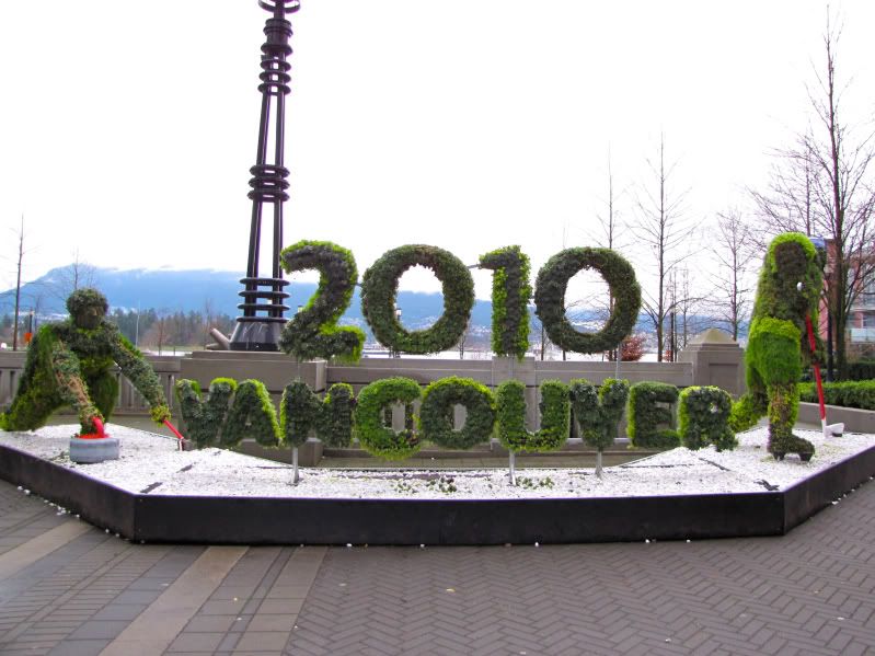 IMAGE: http://i30.photobucket.com/albums/c307/hawaiibg/Feb%202010/OlympicFlame2142010160.jpg