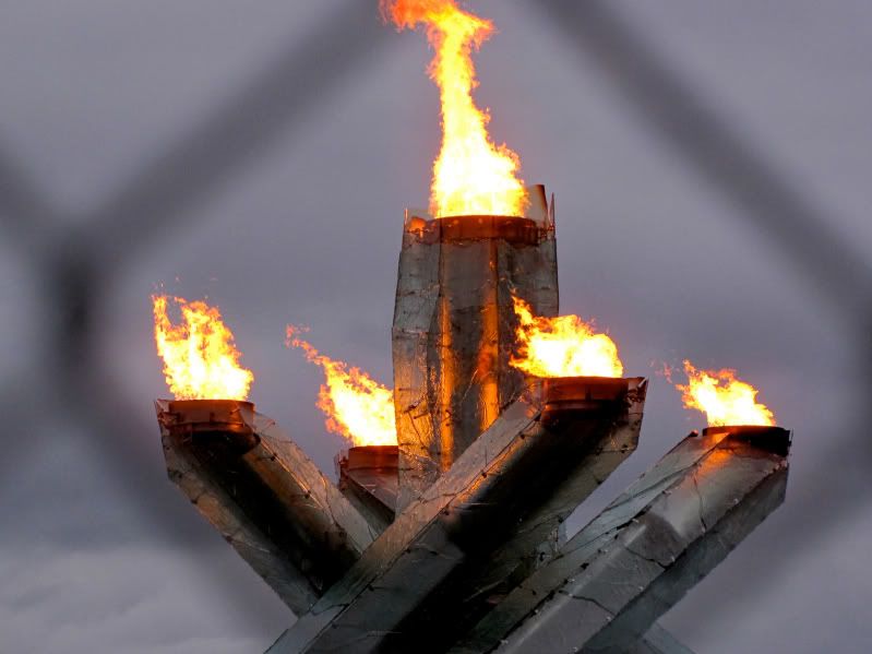 IMAGE: http://i30.photobucket.com/albums/c307/hawaiibg/Feb%202010/OlympicFlame214201095.jpg