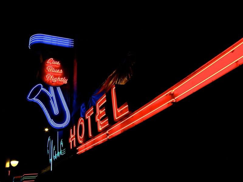 IMAGE: http://i30.photobucket.com/albums/c307/hawaiibg/Neon/file-56.jpg