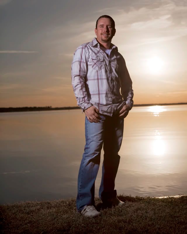 IMAGE: http://i30.photobucket.com/albums/c319/spydermonkey00/phtography%20photos%201/Paulwithsun.jpg