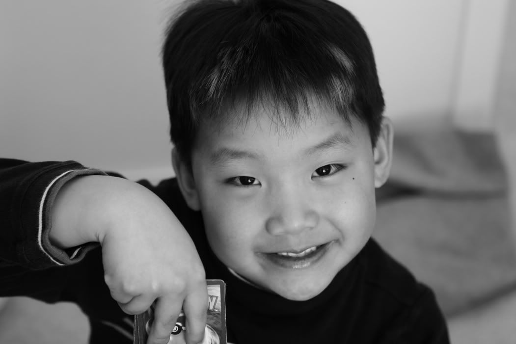 IMAGE: http://i30.photobucket.com/albums/c321/Seoul-Brother/BW.jpg