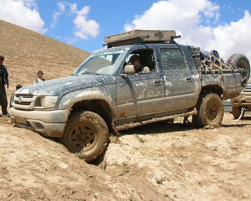 why rebel groups love the toyota hilux #2