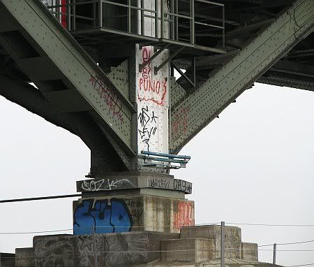 Suedbruecke Graffiti