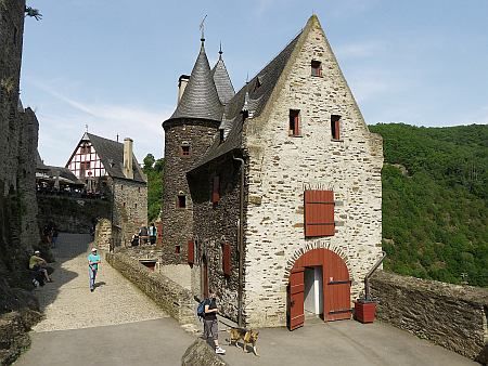 Castle Eltz photo 31d-Burg_Eltz_Elzbachtal_zps82dc2d56.jpg