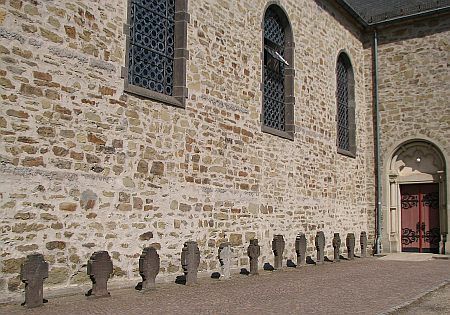 Gravestones Niederpleis Kirche