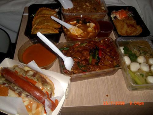Curry Puff's, Roti Prata with Curry, Fishball soup, Thai noodles, Tom yum soup, Seafood fried rice, hotdog with the lot.. hahahaha!!