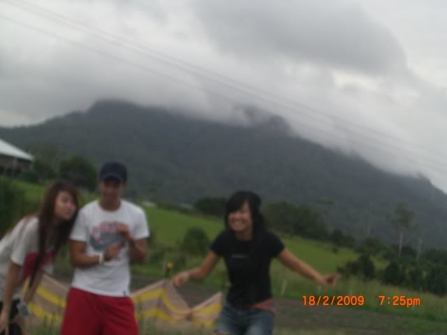 what an awesome looking mountain! so we took tourist photos!