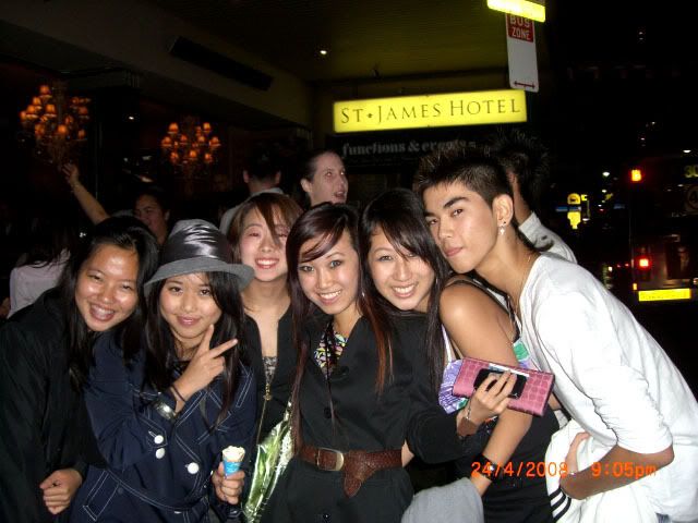 The only group photo we took of the night before I had a busyyyy nightttttt!