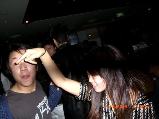 lmfao! LOOKS LIKE I'M POKING MARTIN IN THE EYE LMFAO!!!!! classic.