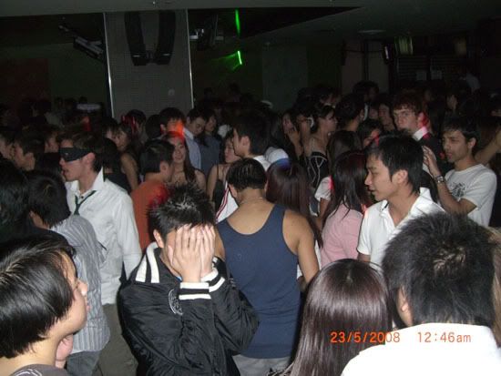 OMG see that guy covering his face? that's the creeeeepy guy
