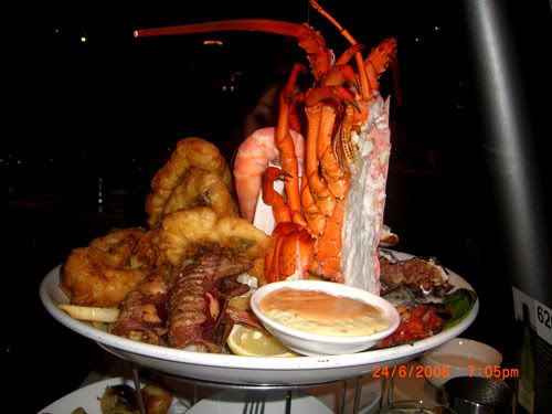 Fresh cooked lobster, steamed mussels, fried calamari, catch of the day, king prawns, blue swimmer crab, freshly shucked oysters, avocado with calamari and sweet chilli sauce, chips, rockmelon and 3 kinds of sauce!