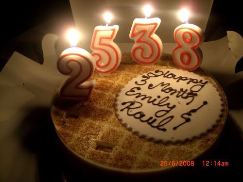 The beautiful cake that we only had one slice off,ngawww :(