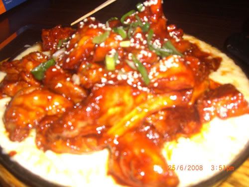 This was the chilliest dish ever and believe me I love chilli.. We barely touched it :( Chilli chicken with melted cheese on rice