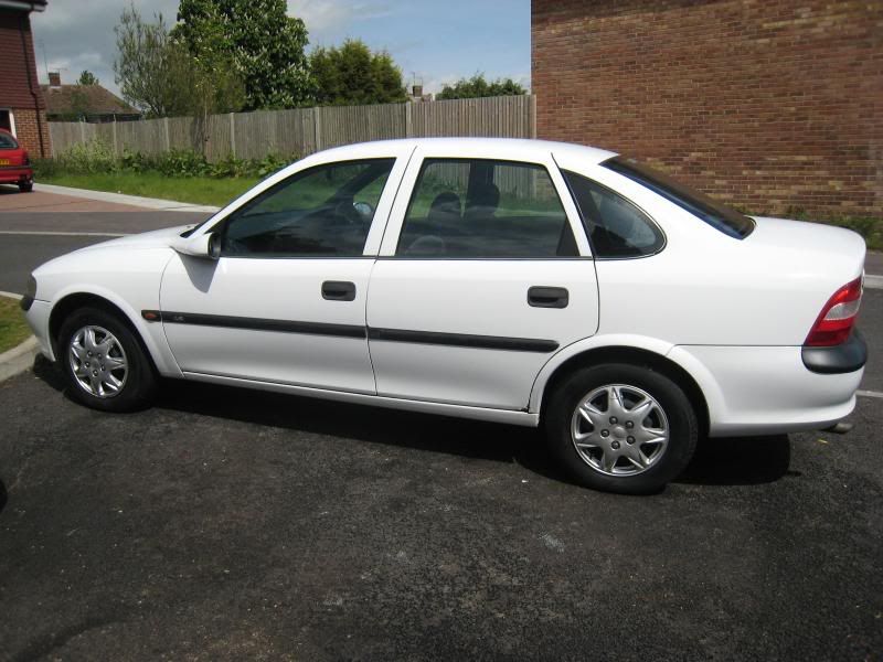 1998 VAUXHALL VECTRA 18 LS 16V WHITE spares or repairs