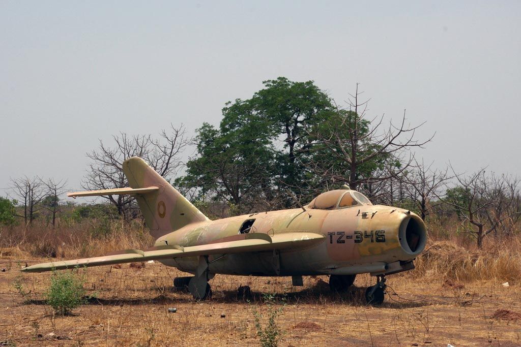 http://i30.photobucket.com/albums/c339/fabe27/MaliMiG-17Bamako.jpg