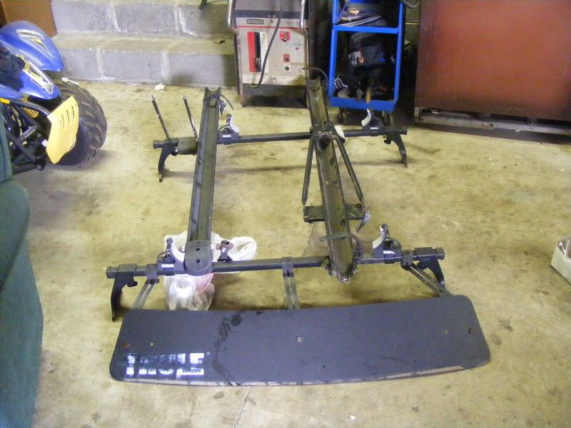 Thule roof rack, large deflector, 2 bike racks VW Vortex Volkswagen