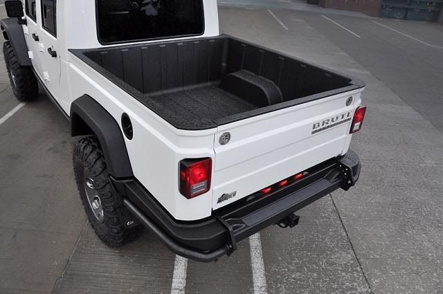 AEV_Brute_DoubleCab_9230.jpg