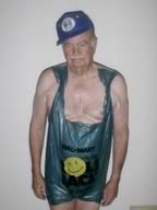 http://i30.photobucket.com/albums/c346/mittkack/walmart.jpg