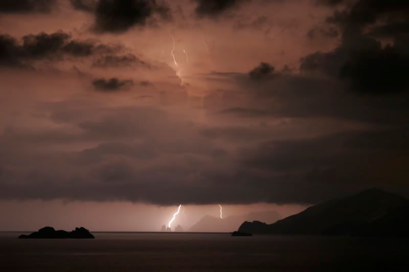 IMAGE: http://i30.photobucket.com/albums/c347/Incomel/amalfi_coast_lightning_4529.jpg
